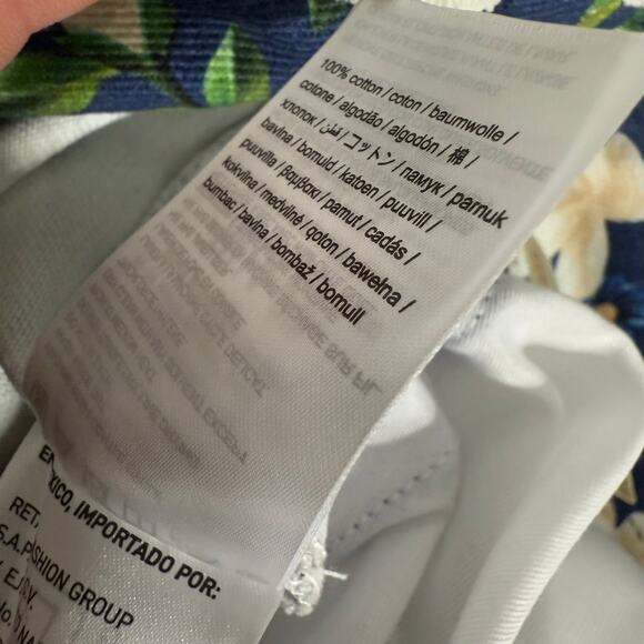 NWT Farm Rio Navy Blue Flower Tapestry Shorts, 26 - Picture 7 of 7